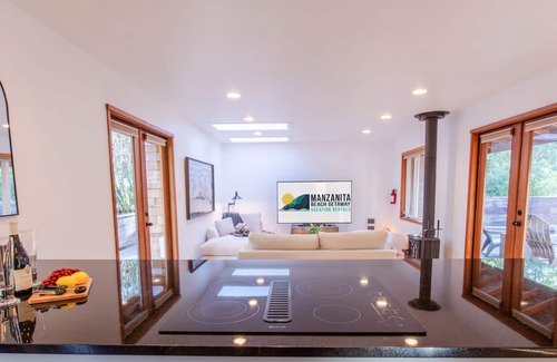 Manzanita House | One level, 2 bedroom, allergen free home. Fully fenced double lot, close to town.