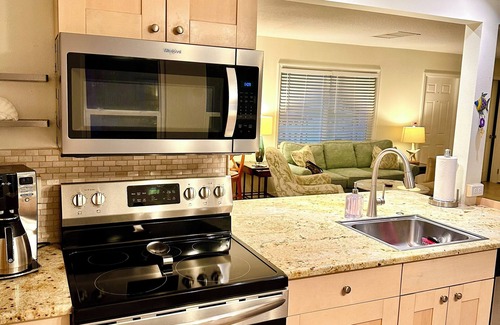 Sarasota House | ONE MILE from beautiful Siesta Key, #1 beach in the USA!