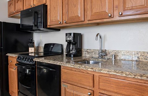 Las Vegas Resort | One Mile From Vegas Strip-Dazzling Vegas Views - Wyndham Grand Desert-1 Bd. Dlx.