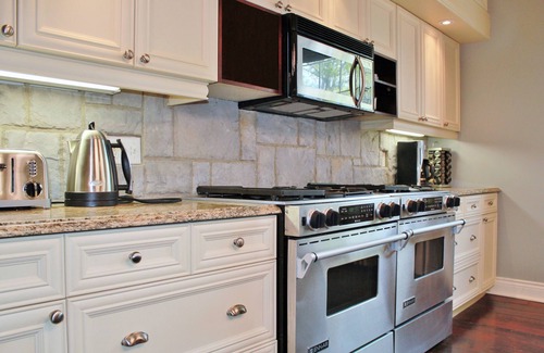 Kingston Apartment | One of a Kind Luxury Suite with Grand Patio Oasis