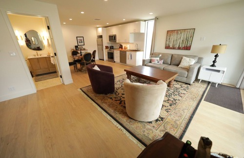 Agoura Hills Apartment | One-of-a-Kind Mountain Retreat