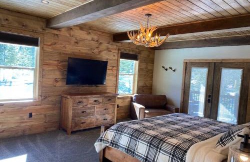 Duck Creek Village House | One of a Kind Cabin, Covered Deck, Spa, and Games
