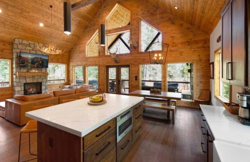 Duck Creek Village House | One of a Kind Cabin, Covered Deck, Spa, and Games