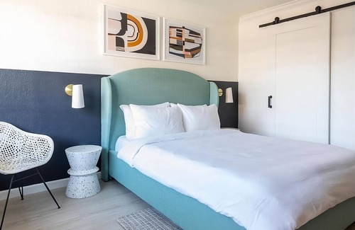 Piedmont Avenue Hotel | One Queen Suite Walking Distance to Downtown Area