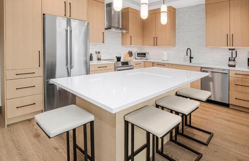 Avon House | ONE Riverfront #402 - Avon
