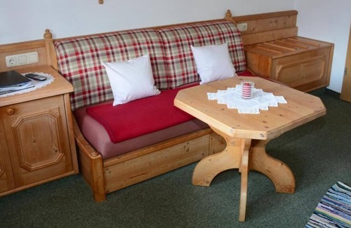 Entfelden Apartment | One-room apartment everyone with balcony and view of the mountains 35sqm