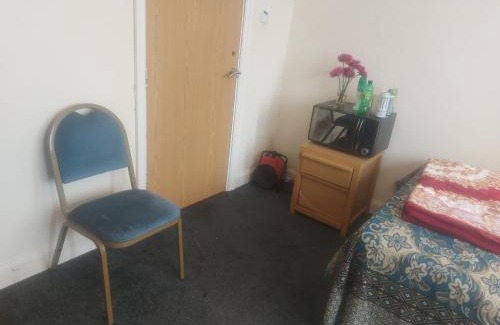 Cannock House | One separate bedroom For Gents Only