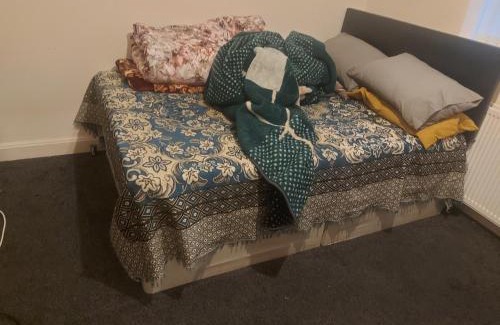 Cannock House | One separate bedroom For Gents Only