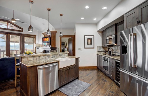 Peak 8 Condo | One Ski Hill 2BR Penthouse Ski-In/Out w/Stunning Gondola & Mountain Views