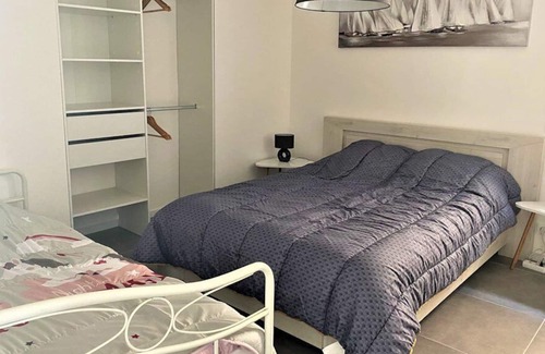 Gavres House | One-storey ocean villa with outdoor spa and sea view