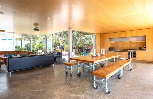 Onetangi House | ONETANGI BEACH | Be My Guest