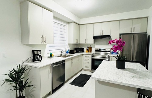 Thorold House | Only 10 minutes away from Niagara Falls! Beautiful brand new 3 bedroom house.