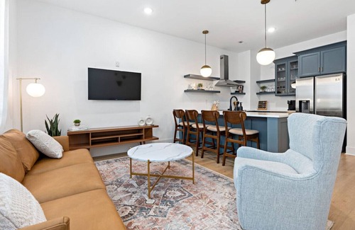 Cleveland Park Apartment | Only 3 miles from Broadway, Sleeps 16, 2 Condos Side-by-Side