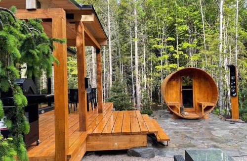 Petite-Riviere-Saint-Francois Ski Chalet | ONNEA - Magical Chalet with Stunning Views, Sauna & Hot Tub