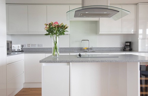 Newquay Cottage | ONSHORE 6 - NEWQUAY TOWAN BEACH VIEW, family friendly in Newquay