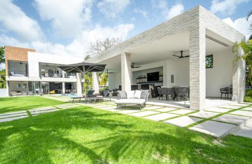 Weston Villa | Onyx by Blue Sky Luxury