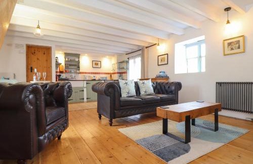 Mullion House | Oofoos Barn