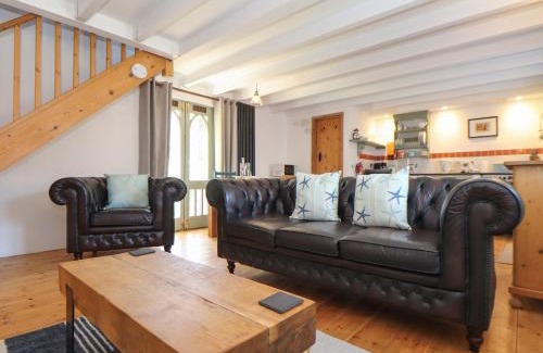 Mullion House | Oofoos Barn
