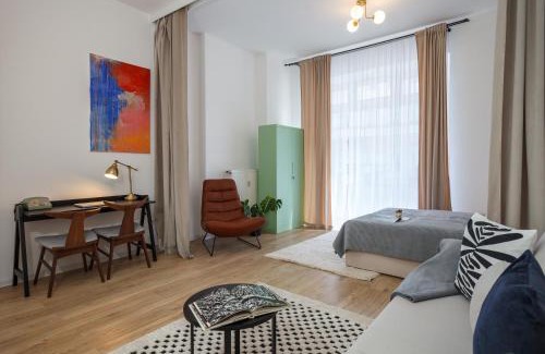 Friedrichshain Apartment | oompH Berlin 3BR Apt with Light Tones and Artwork