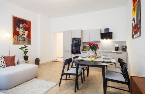 Friedrichshain Apartment | oompH Berlin 3BR Apt with Light Tones and Artwork