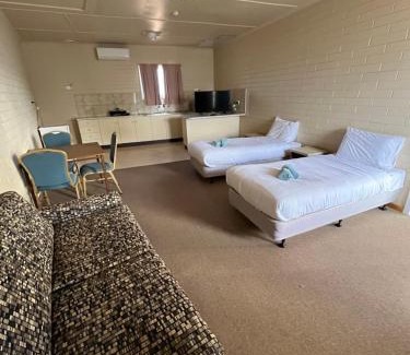 Coober Pedy Hotel | Opal Inn Hotel, Motel, Caravan Park