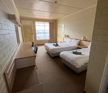 Coober Pedy Hotel | Opal Inn Hotel, Motel, Caravan Park