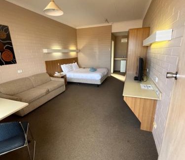 Coober Pedy Hotel | Opal Inn Hotel, Motel, Caravan Park