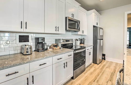 Opelika House | Opelika Townhome w/Central A/C + Heating!