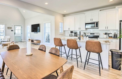 Opelika House | Opelika Townhome w/Central A/C + Heating!