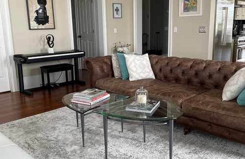 Radcliffeborough Condo | Open And Airy Penthouse Apartment 4 Blocks From Upper King Street !n