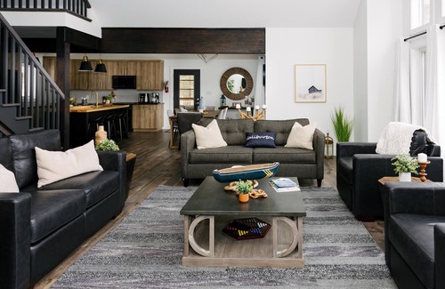 Minden Cottage | Open and airy space overlooking Horseshoe Lake