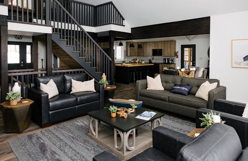 Minden Cottage | Open and airy space overlooking Horseshoe Lake