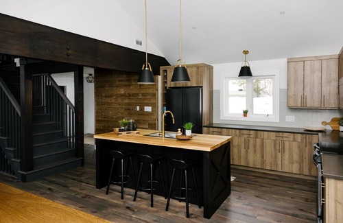 Minden Cottage | Open and airy space overlooking Horseshoe Lake