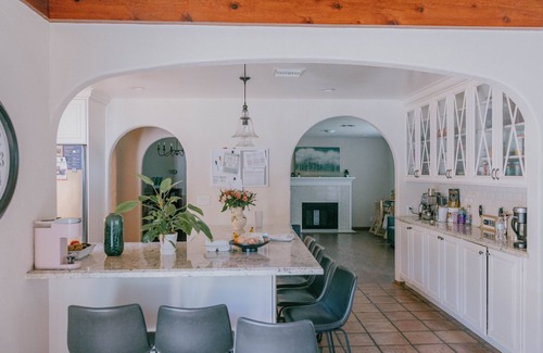 Newhall House | Open and Bright 4-Bedroom Italian Retreat