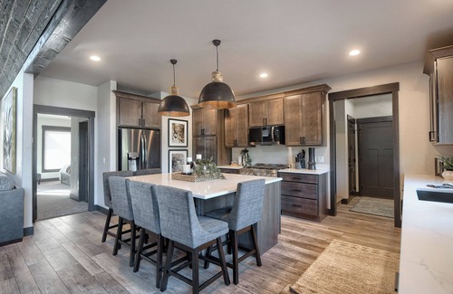 Lead Cabin | Open Floor Plan, Walking Distance to Clubhouse, 4400+ Sq. Ft. Large Driveway!