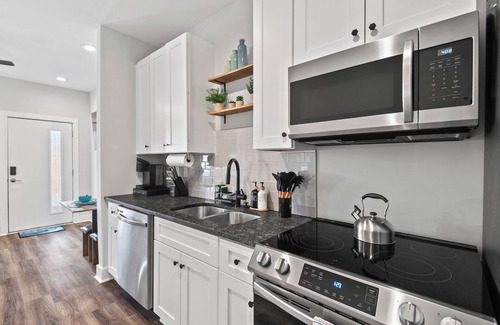 Rocky Mount Apartment | Open, KING BED, 1 Br/1BA, Sleeps 3, Heart of City