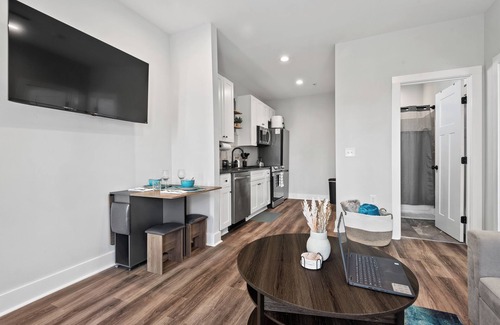 Rocky Mount Apartment | Open, KING BED, 1 Br/1BA, Sleeps 3, Heart of City