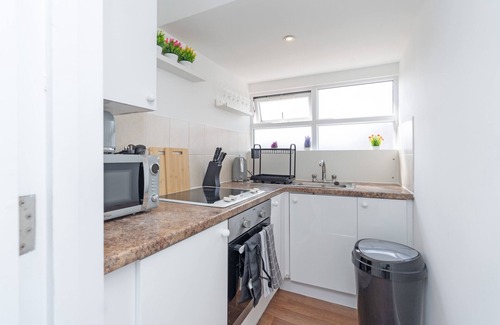 Bournemouth Apartment | Open Mind Property - 8 Guests & Free Parking