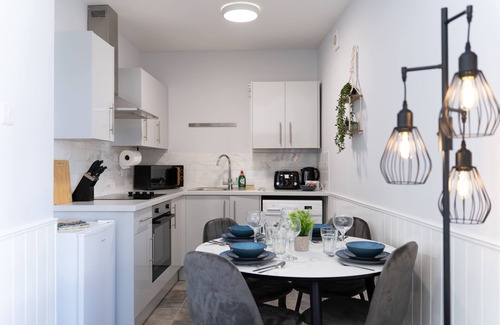 Portsmouth Apartment | Open Mind Property - Cosy Apartment with 3 Beds