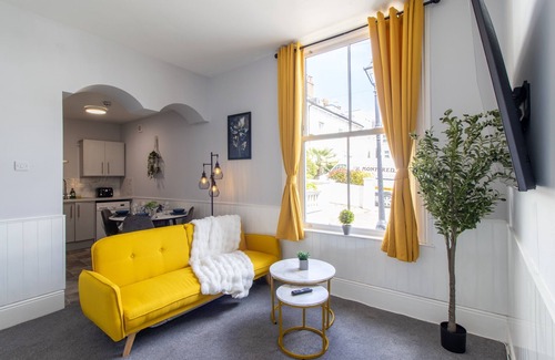 Portsmouth Apartment | Open Mind Property - Cosy Apartment with 3 Beds