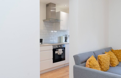 Bognor Regis Apartment | Open Mind Property - 7 Beds & Free parking