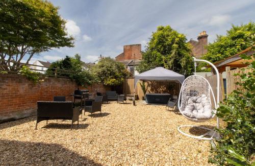 Portsmouth House | Open Mind Property - HotTub, 8 Beds & 2 Car Spaces