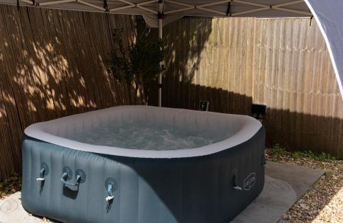 Portsmouth House | Open Mind Property - HotTub, 8 Beds & 2 Car Spaces