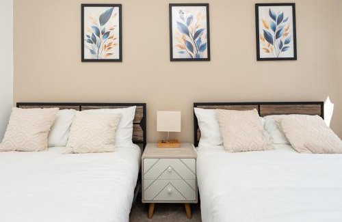 Southsea Apartment | Open Mind Property - Hot Tub,14 Guests & Free Parking
