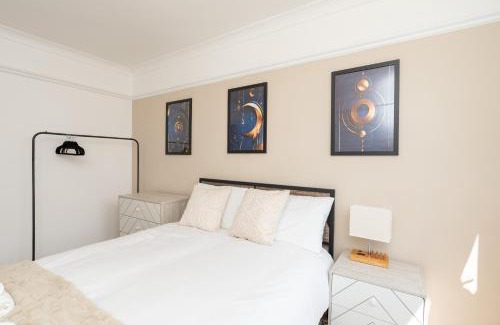 Southsea Apartment | Open Mind Property - Hot Tub,14 Guests & Free Parking
