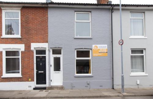 Portsmouth House | Open Mind Property - Luxury 5 Beds & Free Parking