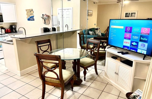 Long Beach Condo | OPEN Nov 1 -8th Condo on the beach; Two free beach chairs Mar-Oct