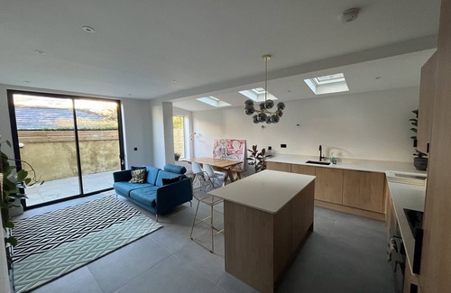 Thornton Apartment | Open-space living in bright spacious newly renovated patio flat in South Clapham