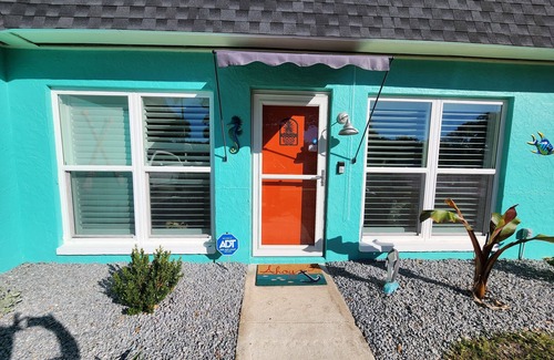 Largo Cottage | Openings for April and May at our Beach Cottage-3 minutes to the Gulf of Mexico!