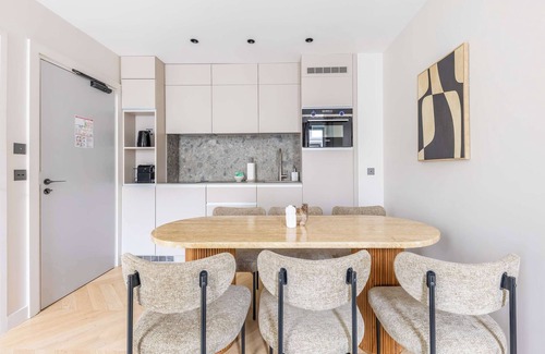 Chaussee-d'Antin Apartment | Opera -3 Bedroom/2 living rooms connecting apt.